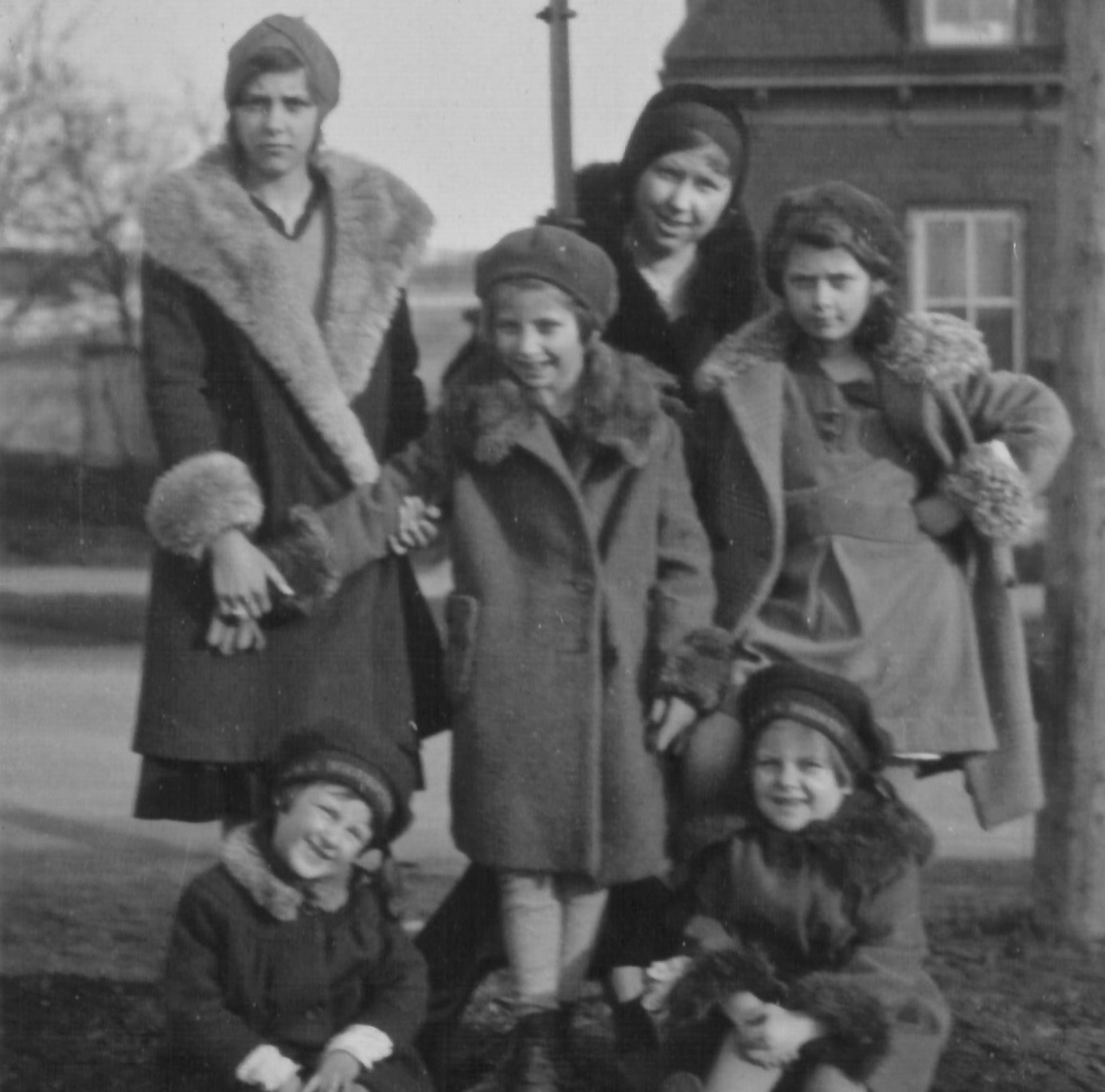 The Well-Dressed Wallace Sisters